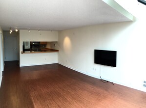 275 W Roy St, Unit Condo in Seattle, WA - Building Photo - Building Photo