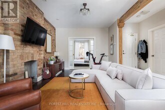 105 Balmoral Ave in Toronto, ON - Building Photo - Building Photo