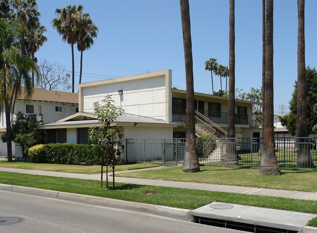 Walnut St in Anaheim, CA - Foto de edificio - Building Photo