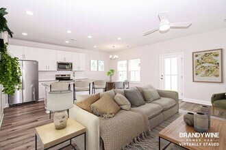 1032 Wildflower Dr in Wilmington, NC - Building Photo - Building Photo