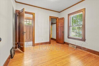 1115 W 1st St in Cedar Falls, IA - Building Photo - Building Photo