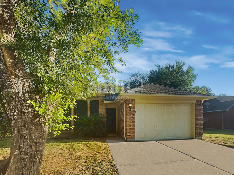 4906 Black Rock St in Baytown, TX - Building Photo