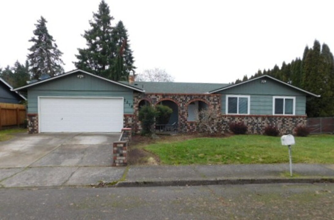 1279 Lisa Ct NE in Keizer, OR - Foto de edificio