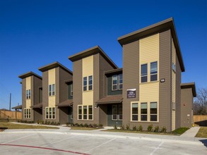 Landings at Marine Creek in Fort Worth, TX - Building Photo - Building Photo