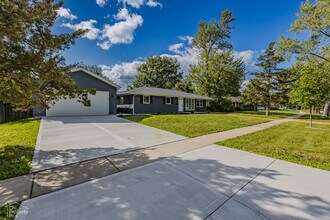 124 Westover Ln in Schaumburg, IL - Foto de edificio - Building Photo