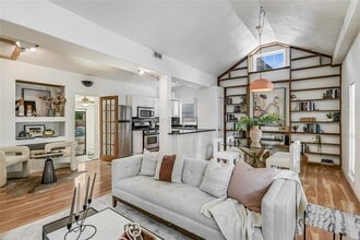 905 W Elizabeth St in Austin, TX - Building Photo - Building Photo