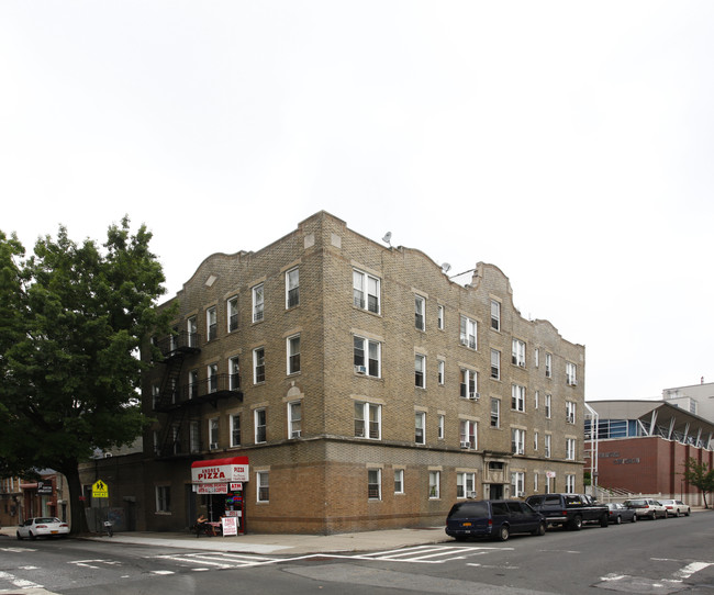 25-19 40th Ave in Long Island City, NY - Building Photo - Building Photo