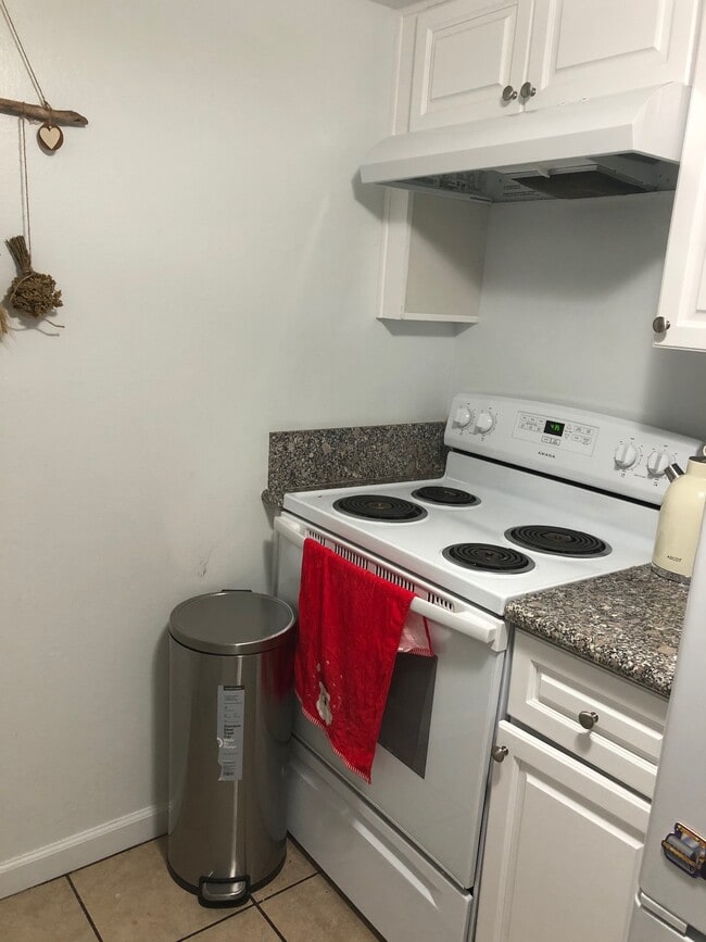 Stine Ridge Townhomes in Bakersfield, CA - Foto de edificio - Building Photo