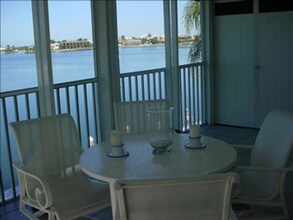 628 W Elkcam Cir in Marco Island, FL - Building Photo - Building Photo