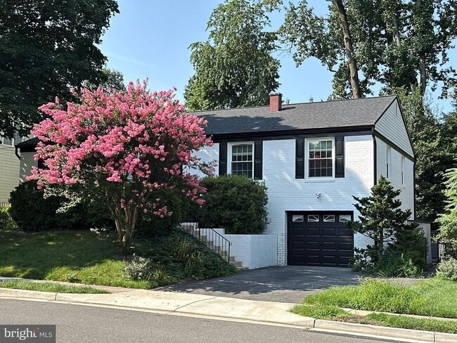 property at 3858 N Tazewell St