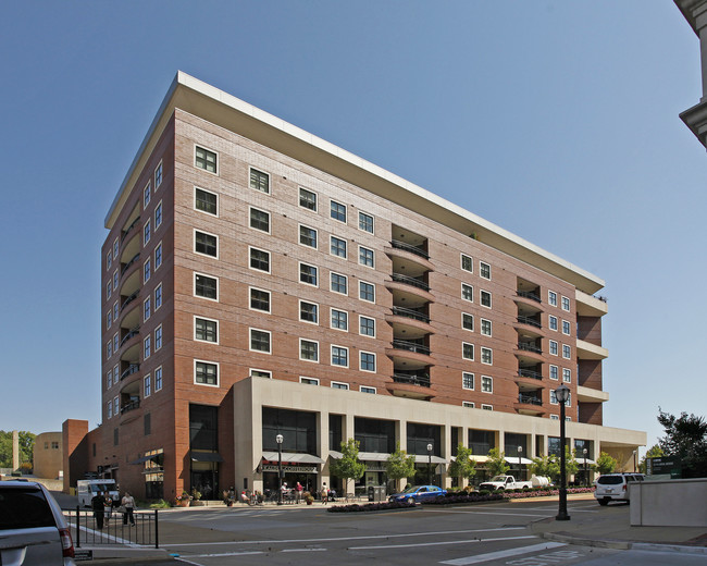 The Crescent in Clayton, MO - Building Photo - Building Photo