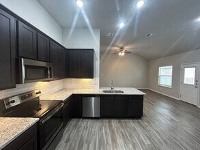 431 Emma Dr in New Braunfels, TX - Building Photo - Building Photo