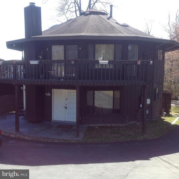 6413 Columbia Pike in Annandale, VA - Building Photo