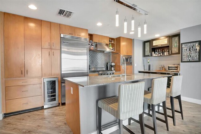 1120 E Kennedy Blvd in Tampa, FL - Building Photo - Building Photo