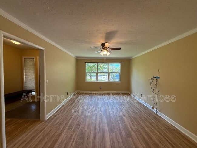 516 E Stanford St in Springfield, MO - Building Photo - Building Photo