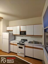 633 W Barry Ave, Unit 401 in Chicago, IL - Foto de edificio - Building Photo