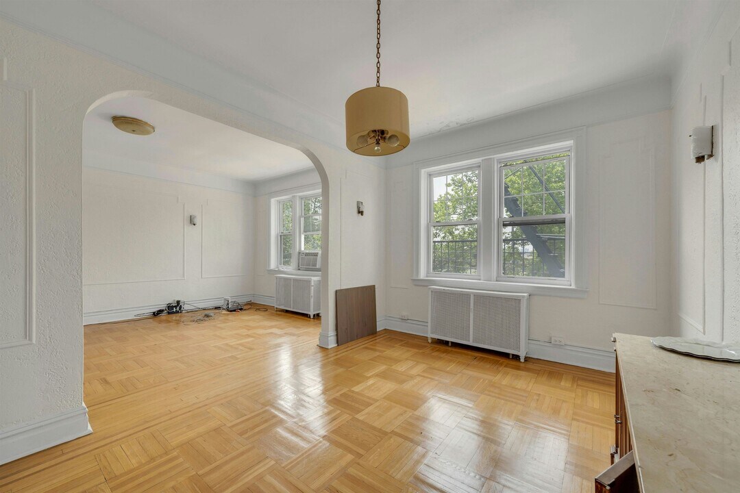 320 Second St in Union City, NJ - Building Photo