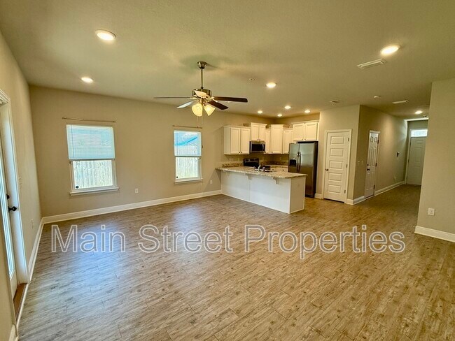 6029 Royal Port Ct in Bellview, FL - Building Photo - Building Photo