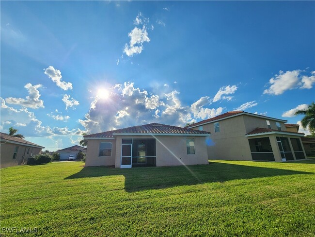 8593 Pegasus Dr in Lehigh Acres, FL - Foto de edificio - Building Photo