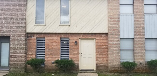 85 E Caldwood Dr in Beaumont, TX - Building Photo - Building Photo