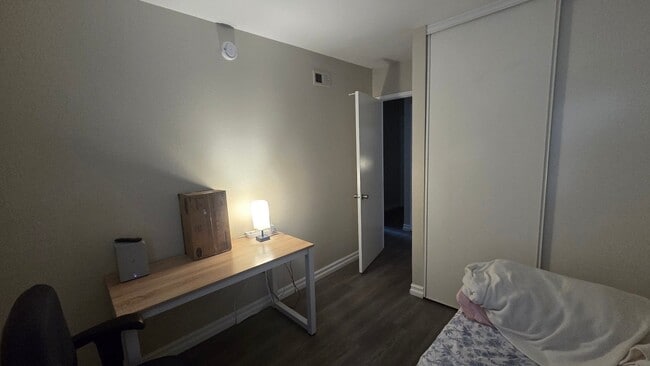 1322 Carnell Ct, Unit b in San Diego, CA - Foto de edificio - Building Photo