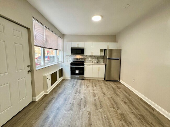 6002 Hudson Ave, Unit 1A in West New York, NJ - Building Photo - Building Photo