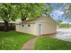 5183 Independence St in Maple Plain, MN - Foto de edificio - Building Photo