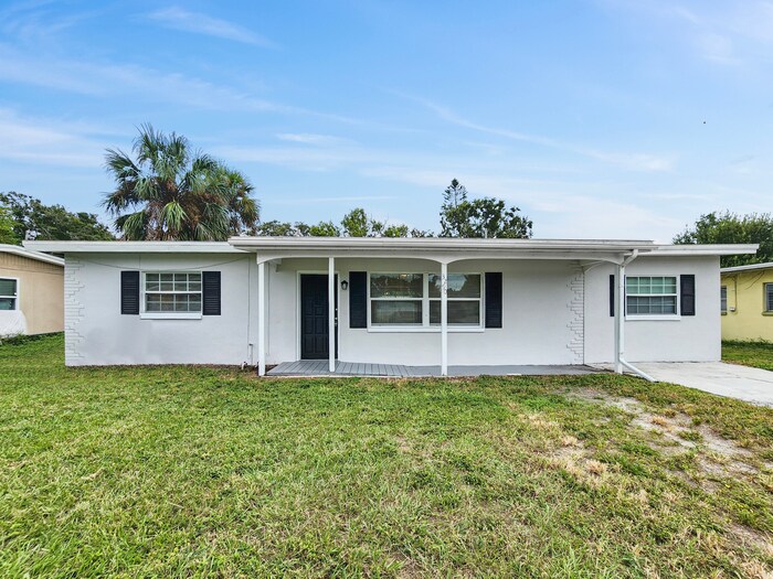 3290 Hillsdale Ave in Largo, FL - Building Photo