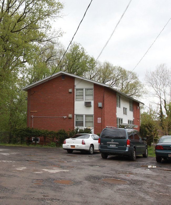 567 Valley Dr in Syracuse, NY - Foto de edificio - Building Photo