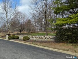 20 Orchard St in Brookfield, CT - Building Photo