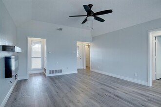 1410 W Torrey St in Granbury, TX - Building Photo - Building Photo