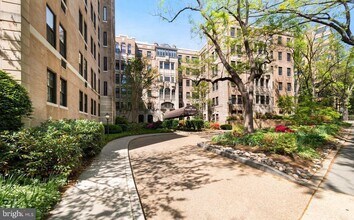 4700 Connecticut Ave NW in Washington, DC - Building Photo - Building Photo