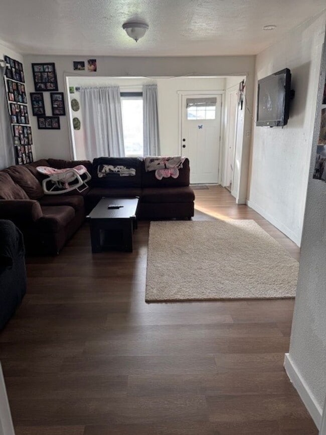 property at 805 S 5th Ave