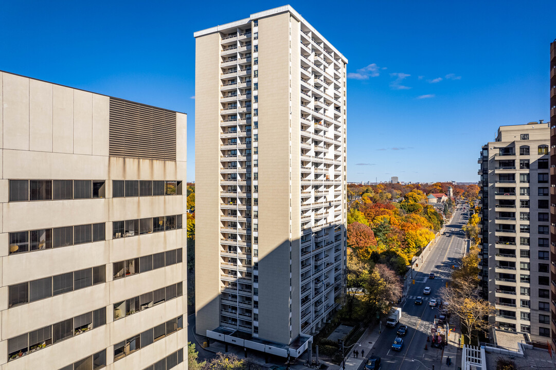 80 St. Clair in Toronto, ON - Building Photo