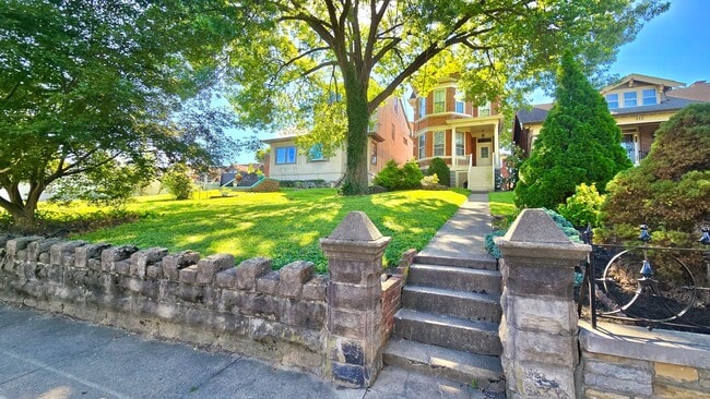 214 Fairfield Ave in Bellevue, KY - Building Photo - Building Photo