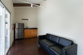 Park Tower in Castro Valley, CA - Building Photo - Interior Photo