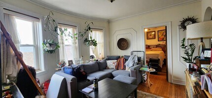 1925 W Belle Plaine Ave in Chicago, IL - Building Photo - Building Photo