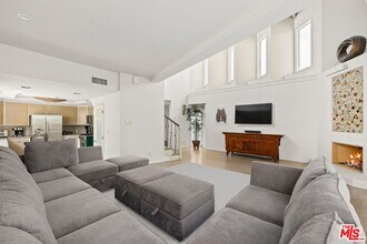 2316 Strongs Dr in Los Angeles, CA - Building Photo - Building Photo