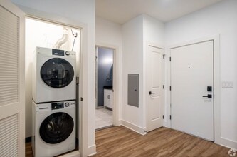 21 Lakeside Ave in Pompton Lakes, NJ - Foto de edificio - Building Photo