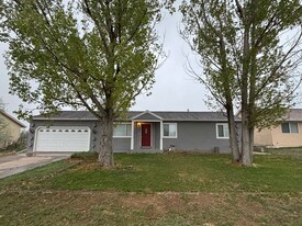 160 E Eads Dr in Pueblo, CO - Building Photo