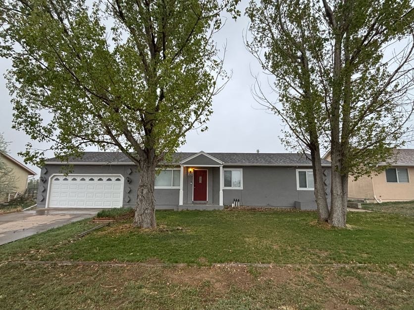 160 E Eads Dr in Pueblo, CO - Building Photo