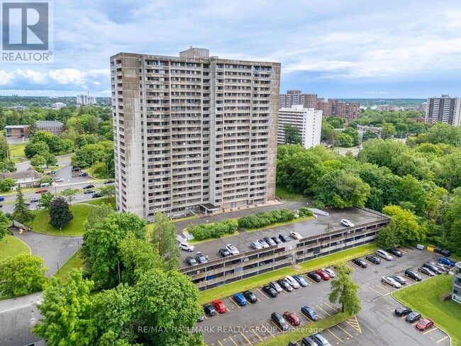 property at 415-1415 Greenview Ave