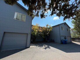 1453 NE Tucson Way in Bend, OR - Building Photo