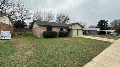 5916 Kary Lynn Dr S in Watauga, TX - Building Photo - Building Photo