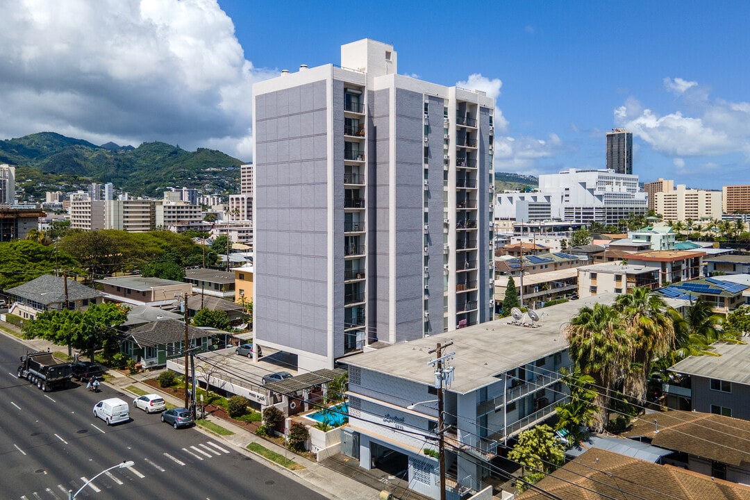 Piikoi Plaza in Honolulu, HI - Building Photo