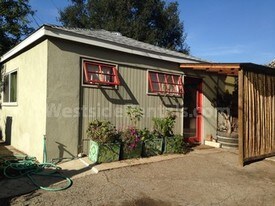 840 Basin Dr, Unit Guesthouse in Topanga, CA - Building Photo