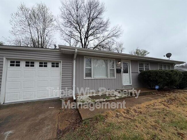 914 Hutton Pl in Ferguson, MO - Building Photo - Building Photo