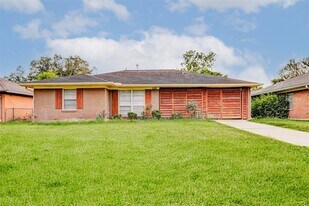 230 Bizerte St in Houston, TX - Building Photo