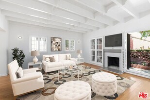 329 N Swall Dr in Beverly Hills, CA - Building Photo