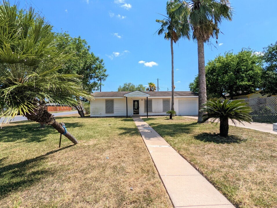 101 W Flynn Ave in Harlingen, TX - Building Photo